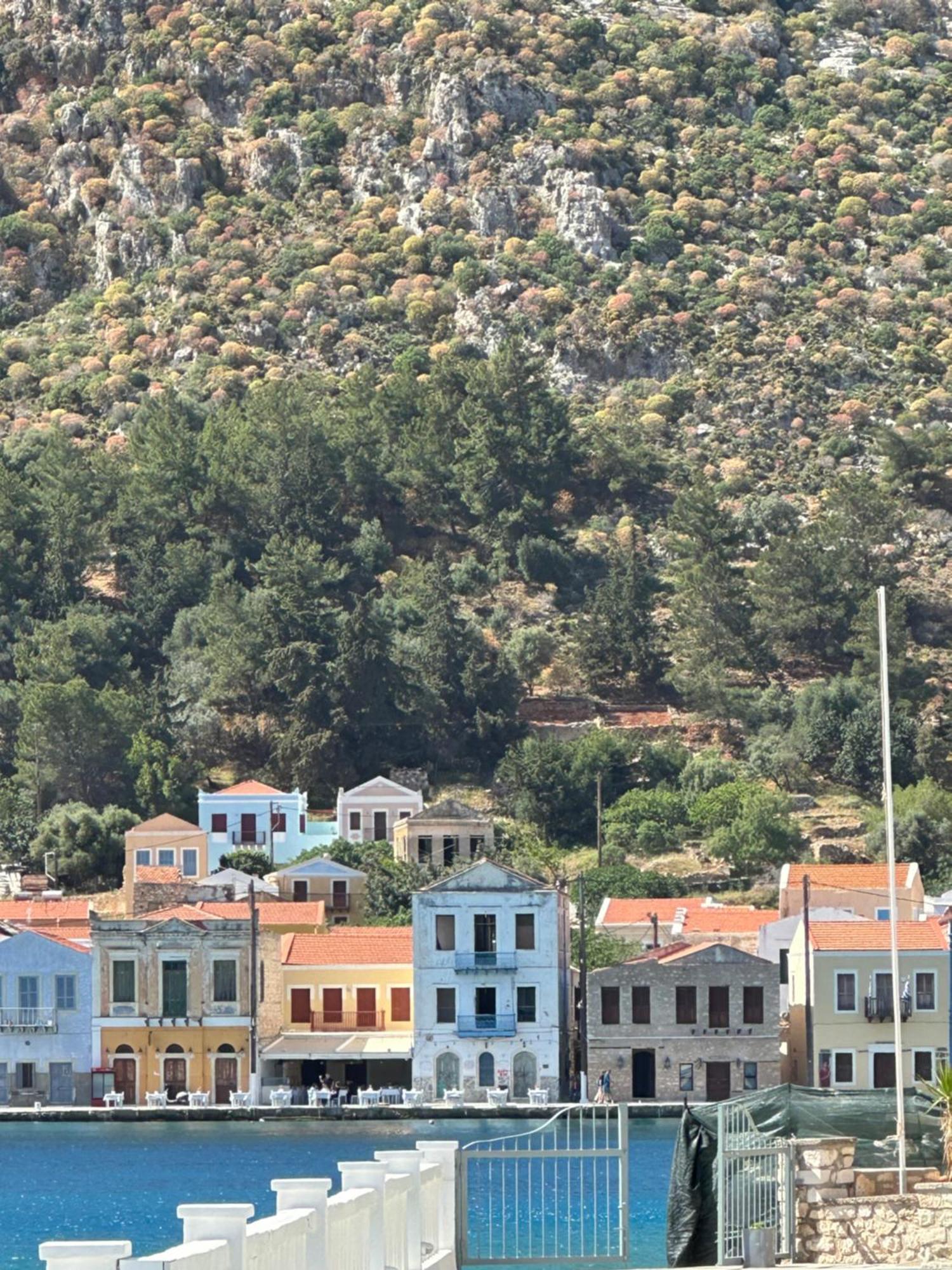Castellorizon Pensione Meyísti Exterior foto